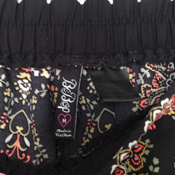 Floral black shorts - Picture 2 of 2